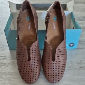 Solebound by BareTraps Norah Brush Brown Perforated Slip-On Wedge Flat 8.5M